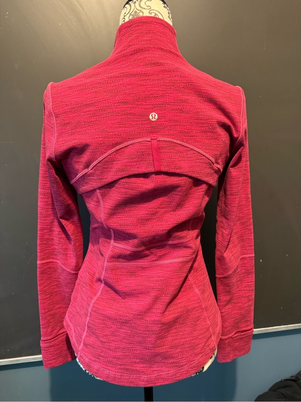 Lululemon Define Jacket
Diamond Jacquard Berry Rumble Jewelled Magenta - Picture 6 of 7
